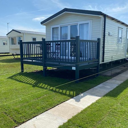 Stylish 3 Bedroom Caravan Near The Beach Walton-on-the-Naze Kültér fotó