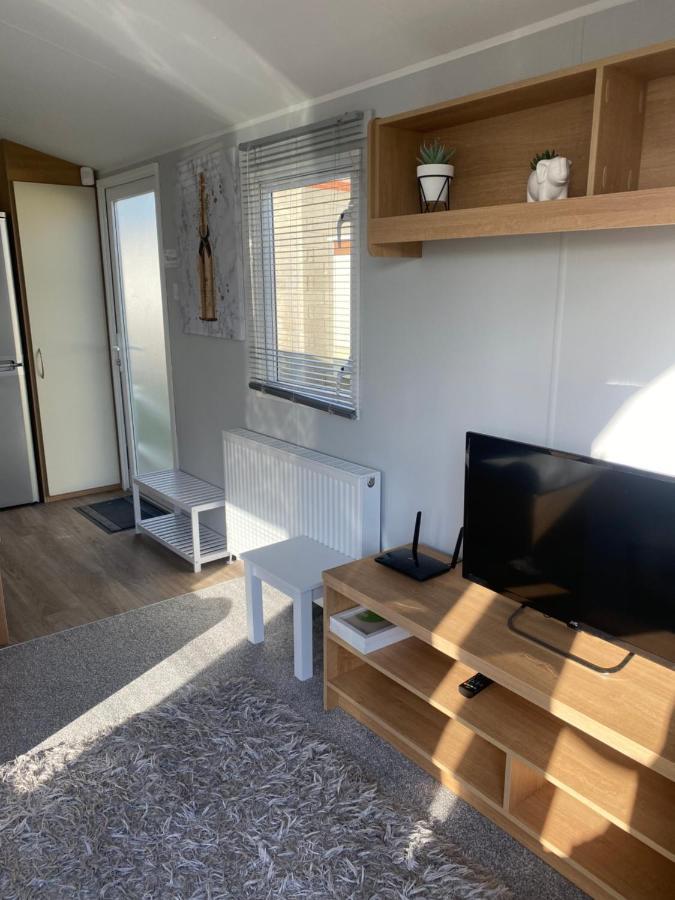Stylish 3 Bedroom Caravan Near The Beach Walton-on-the-Naze Kültér fotó