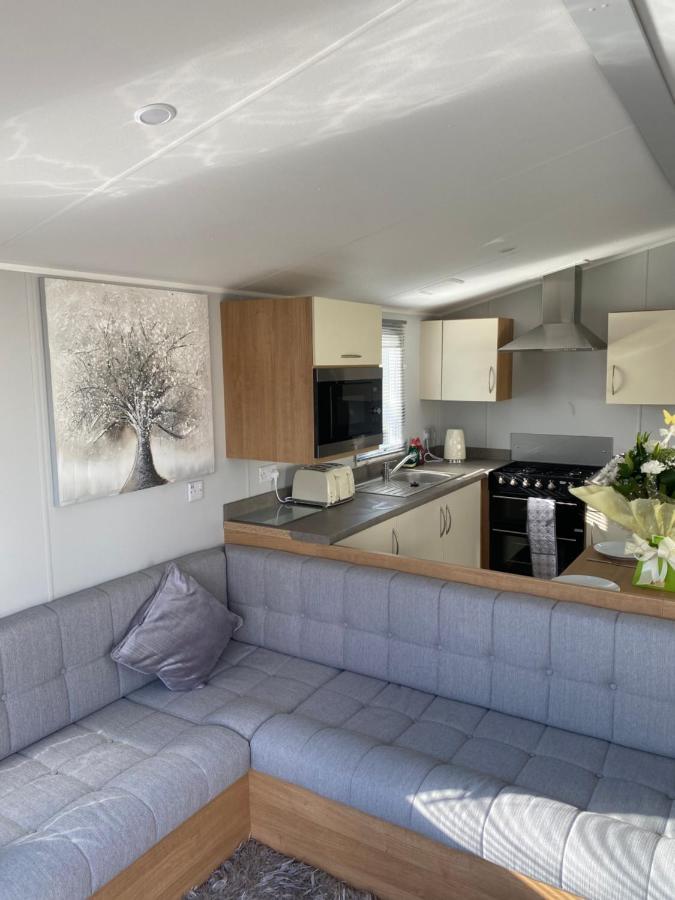 Stylish 3 Bedroom Caravan Near The Beach Walton-on-the-Naze Kültér fotó