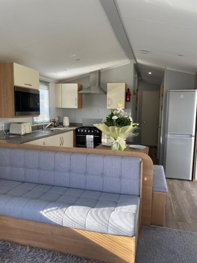 Stylish 3 Bedroom Caravan Near The Beach Walton-on-the-Naze Kültér fotó
